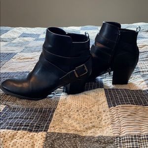 Black express booties